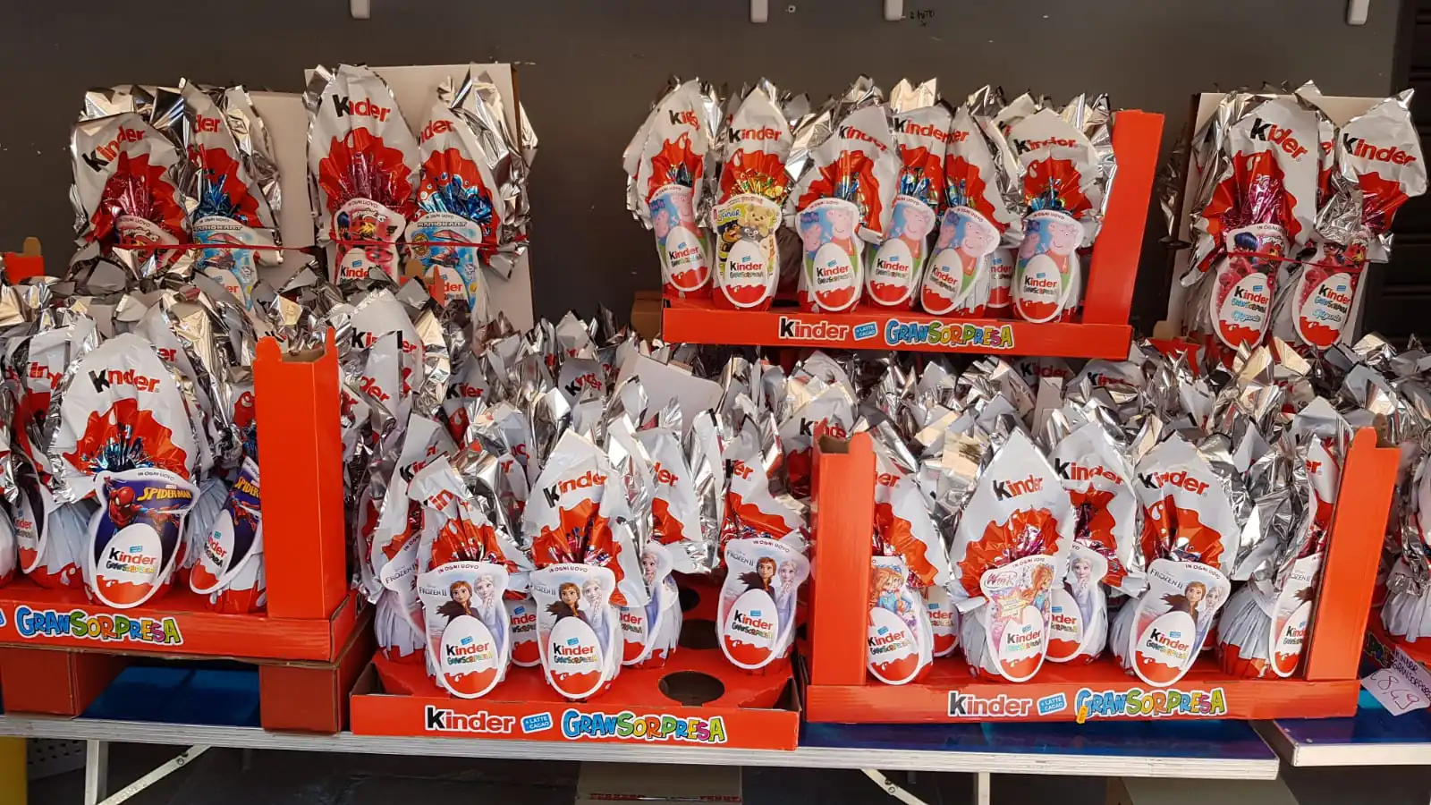 Aps Castrum regala 100 uova ai bimbi di Maddaloni