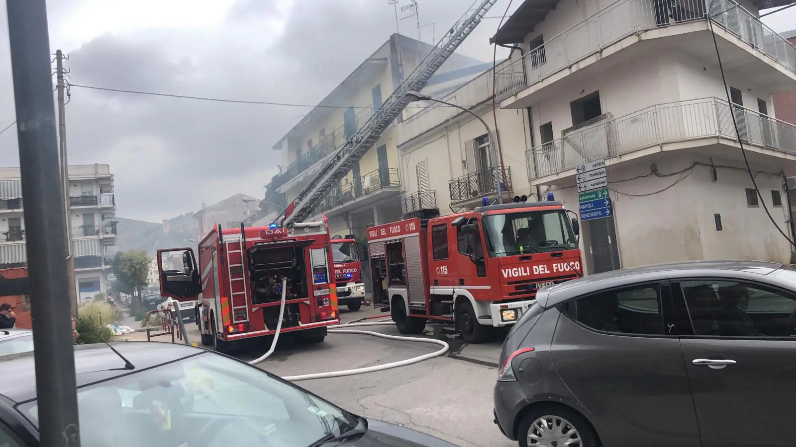Incendio in una mansarda in via Napoli (VIDEO E FOTO)