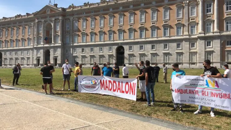 La protesta degli ambulanti, gli “invisibili” dell’emergenza: “Noi, dimenticati dal governo”