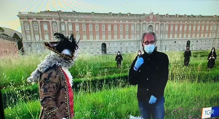 La Rai si collega in diretta da Caserta: erbacce alte tipo ‘savana’