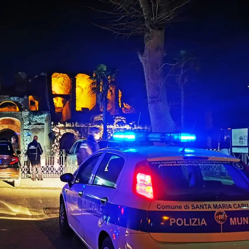 Beccati in strada senza mascherina e multati: chiuso un esercizio commerciale