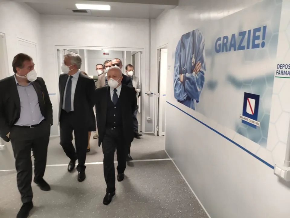 De Luca in visita al Covid Hospital di Maddaloni: garantito futuro per il presidio