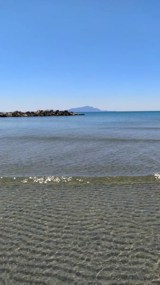 Al mare nella Fase 2: tutte le regole per andare in spiaggia. Spunta il bonus vacanze