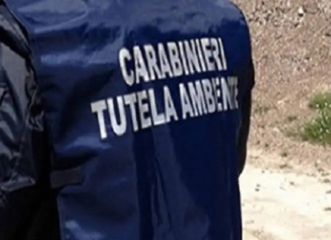 Scarichi inquinanti nelle fogne: scattano i sigilli alla lavanderia