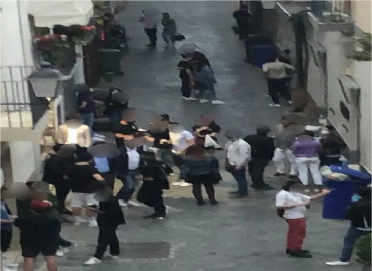 Aperitivi, tolleranza zero: “Consentito asporto solo dell’acqua dalle 11 e mai più di 3 persone insieme”