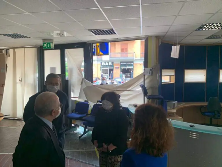 Bomba contro il Centro per l’impiego