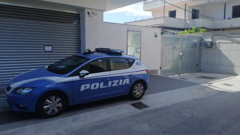 Polizia scopre gommista abusivo: multati pure i clienti. LE FOTO DEL BLITZ