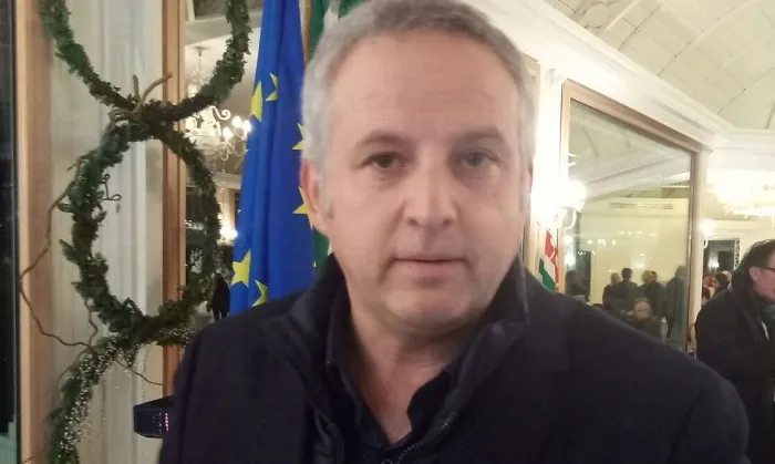 Dipendente comunale aggredito da una donna per i buoni spesa