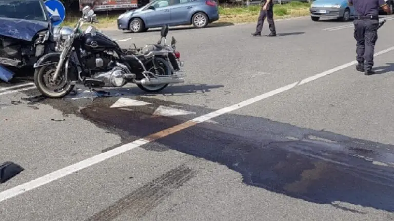 Si schianta con l’Harley Davidson, grave centauro 34enne