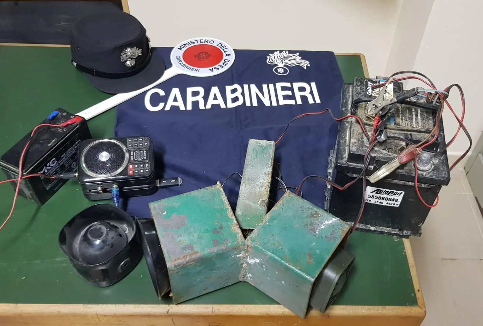 Richiami acustici per quaglie sequestrati nei pressi della torre