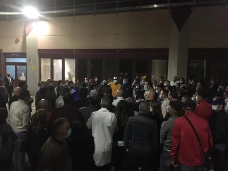 Jabil, l’ora della disperazione: avvocati dei sindacati al lavoro per l’ultima chance. Governo al palo