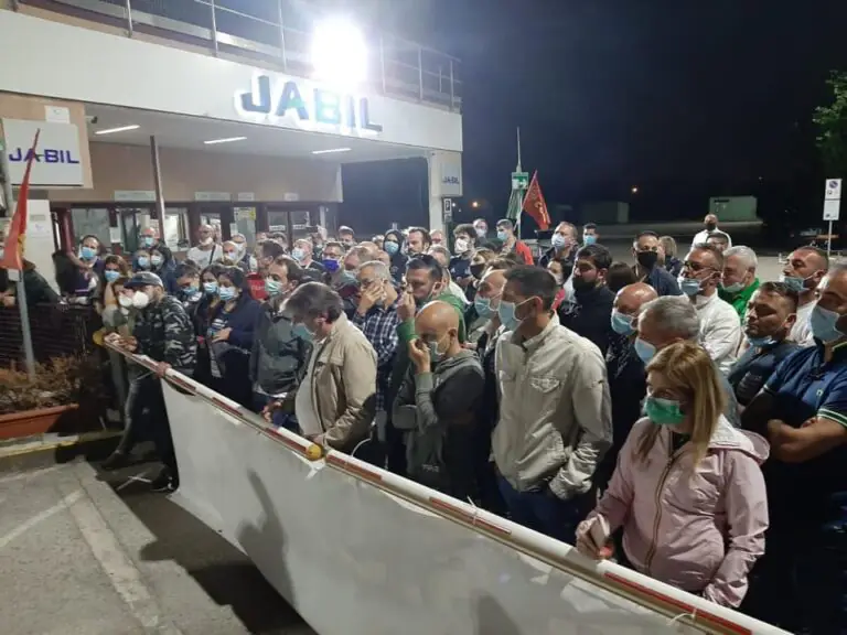 Senza lavoro e con famiglia da mantenere: “Se impugno licenziamento non prendo nemmeno disoccupazione”