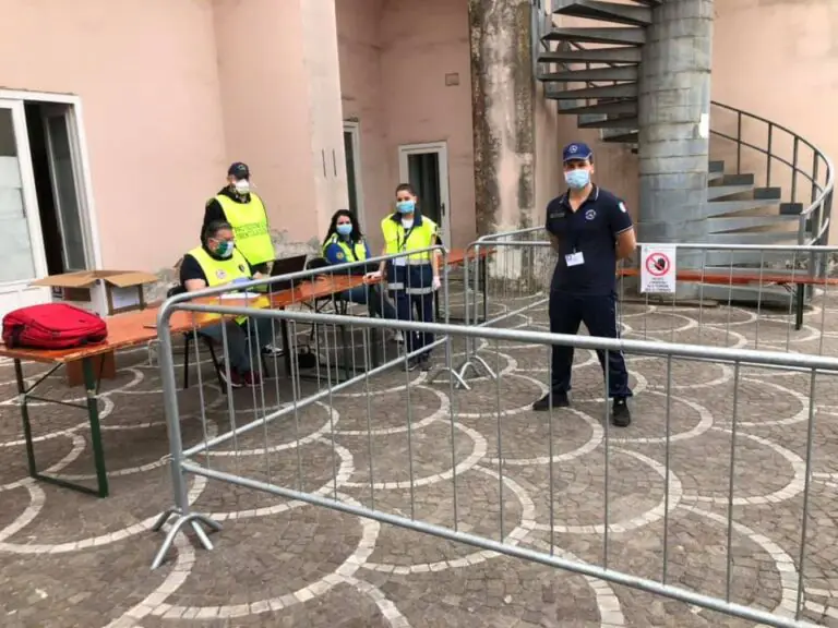 Contagi calano e sindaco riapre scuole per ultime settimane: stop solo alla mensa