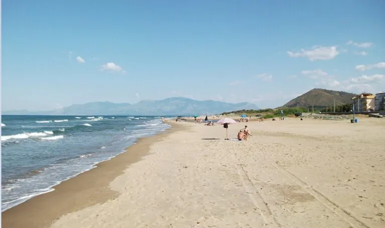 Allarme gite, sindaco chiude spiagge e attività a Pasqua e Pasquetta