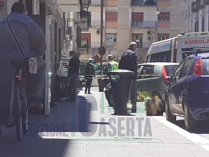 Muore in centro, anziano identificato: lutto nel suo rione