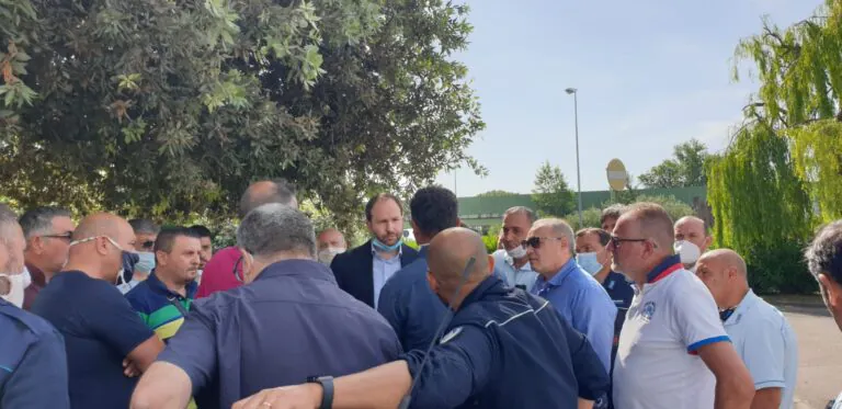 Carcere nel caos. Altra rivolta in atto, 7 poliziotti feriti in poche ore: “Hanno teso un agguato”. FOTO