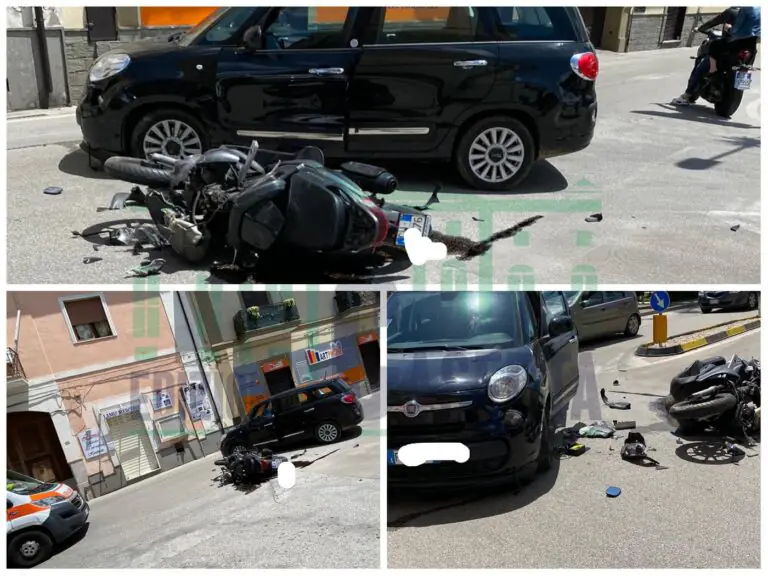 Schianto in centro, centauro sbalzato dallo scooter (FOTO)