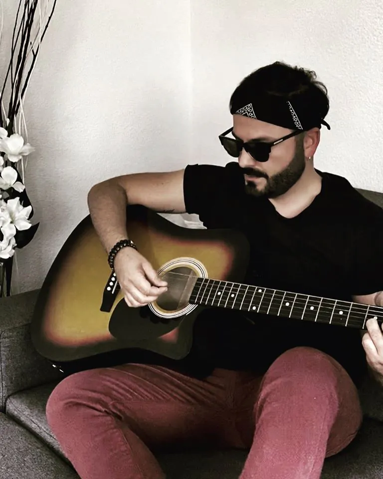 Erik cresce la voglia di mettersi in gioco con la musica