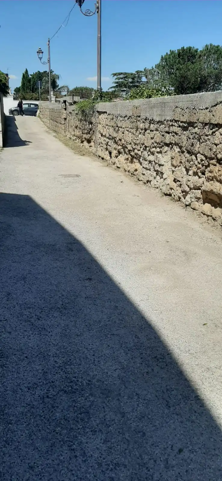 Ripulito vico dell’Arco: tra i rifiuti è stato trovato di tutto. Operatori ecologici sconvolti. FOTO
