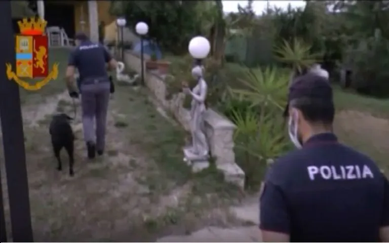 Estorsioni del clan e botte ai commercianti, 6 condanne: verdetto pure per un ex cutoliano