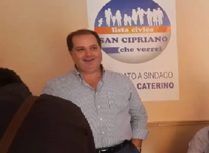 Cimitero, ‘Bene comune’ e ‘San Cipriano nel cuore’ interrogano Caterino: “Che succede?”