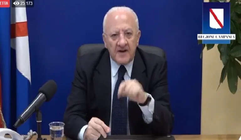 Contagi schizzano, De Luca fa elenco della città più a rischio