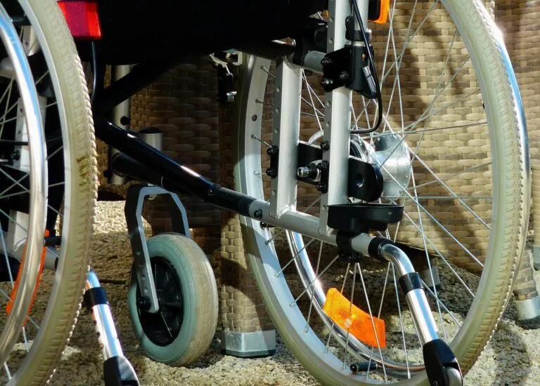 Bambini disabili costretti in casa e senza terapie: la rabbia dei genitori