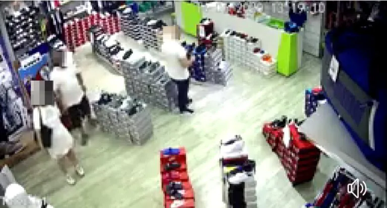 Furto nel negozio del centro commerciale, scatta denuncia ai carabinieri