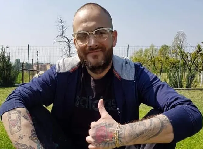 Parrucchiere muore a 36 anni, intera comunità in lacrime