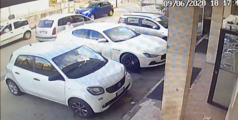Investe pedone e scappa: incastrato dal video. Era senza assicurazione