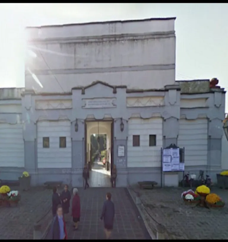 Cimitero, scattano i divieti per la stagione estiva. Le regole