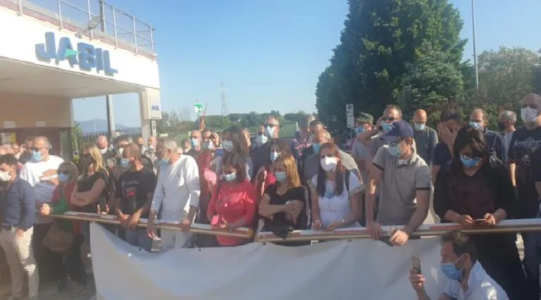 Ex Jabil, caso per 110 assunti da Softlab: sindacati di nuovo sulle barricate