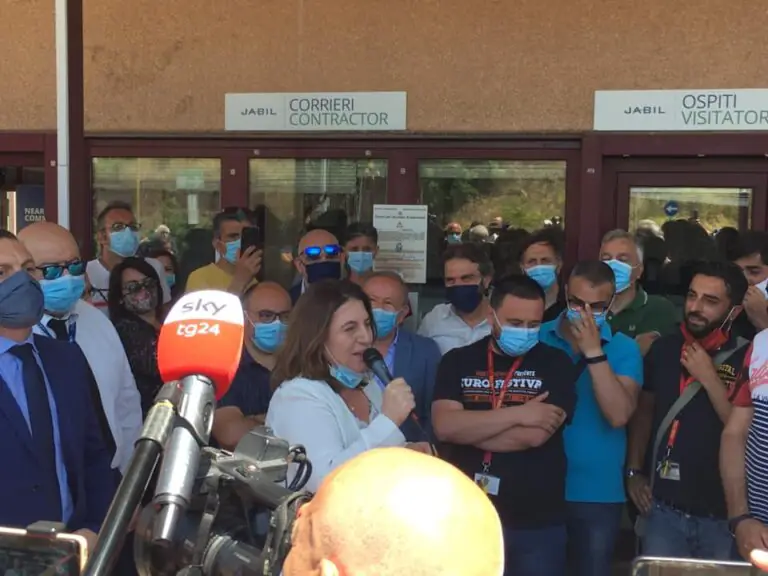 Dalla Jabil alla Whirpool: così crisi di governo seppellisce l’emergenza lavoro