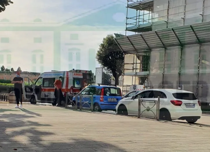 Botte nella zona dei parcheggi della Reggia, c’è un ferito. Scatta l’indagine. FOTO