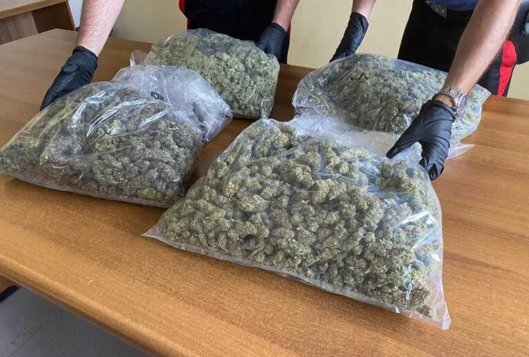 Giovane pizzaiolo casertano beccato con 4 chili di droga nel borsone