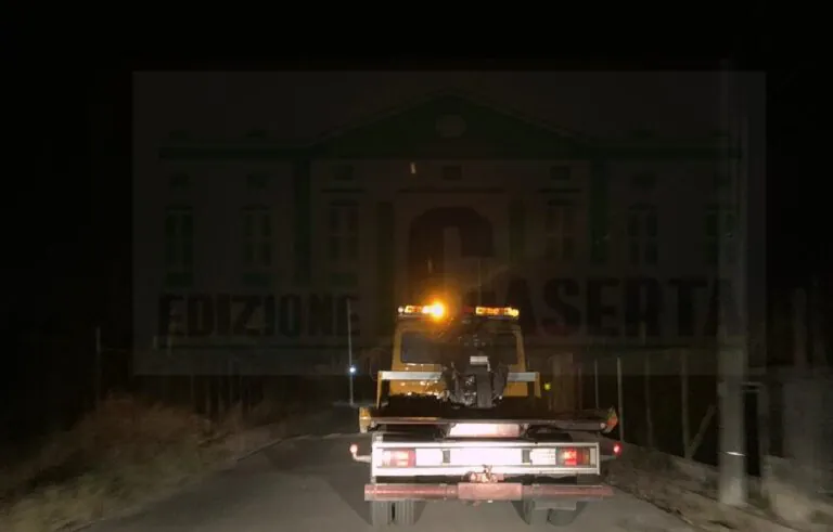 Ras in erba sbanda con la moto e travolge bimbo ed ex assessore: piccolo grave in ospedale. FOTO