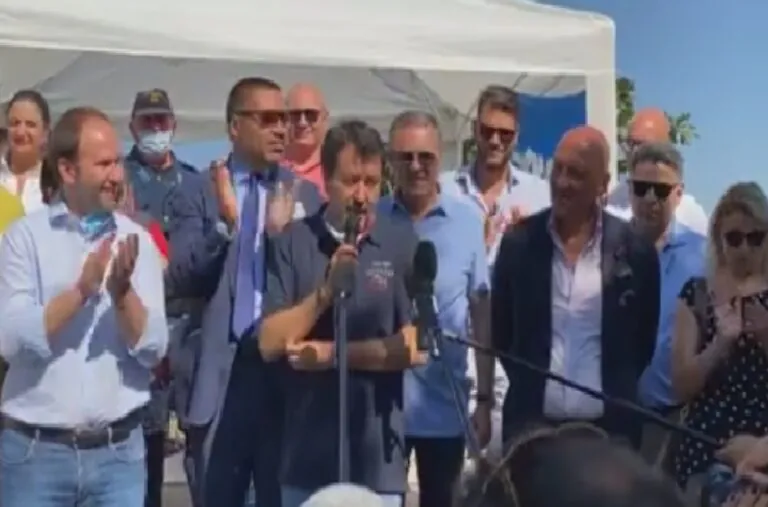 Salvini torna sulla Campania: ” A settembre 130mila studenti senza classe”