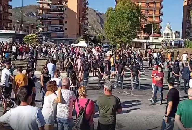 Salvini a Mondragone, il centro destra chiede le dimissioni del coordinatore della protezione civile cittadina