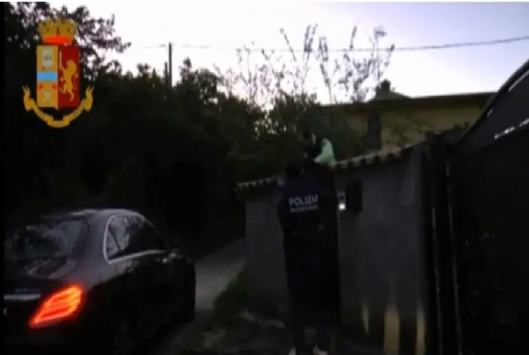 Imprenditore costretto a scappare fuori provincia: “Volevano bruciarci salone. Temiamo per i nostri figli”