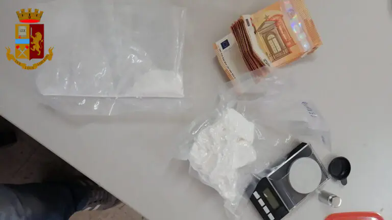Vìola coprifuoco e lo trovano con la cocaina: scarcerato dopo due mesi