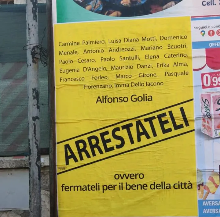 “Arrestateli”: manifesto choc in città coi nomi degli amministratori. Maggioranza infuriata