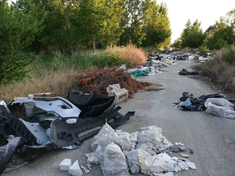 Sversamenti illeciti nel casertano: cittadini esasperati. FOTO