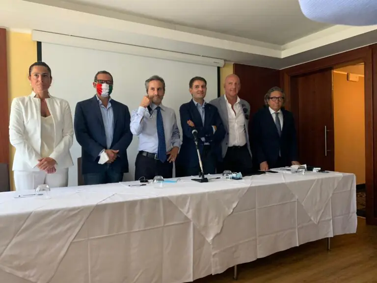 Caldoro, esordio all’attacco a Caserta: “De Luca va cacciato a pedate”. FOTO E VIDEO