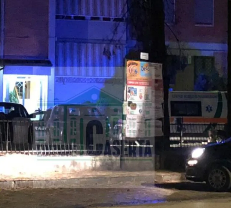 Bagarre nelle palazzine: giovane sferra un pugno e si ferisce. Carabinieri sul posto. FOTO E VIDEO