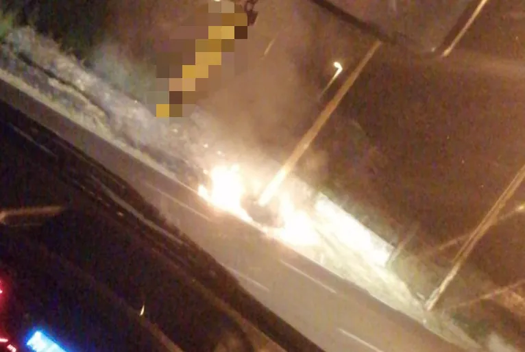 Incendio costeggia la Nazionale Appia