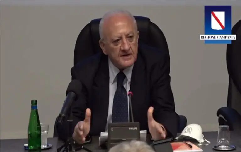 Viaggi e Covid, ufficiale la nuova ordinanza di De Luca. Tutte le misure
