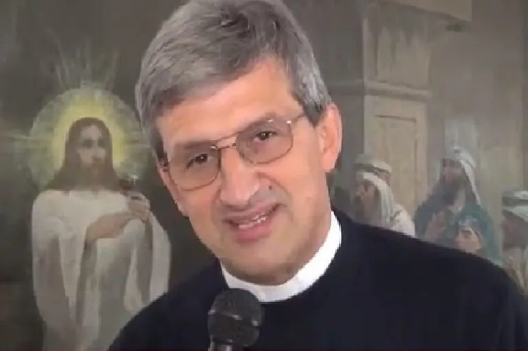 Dramma usura, don Antonello: “Tanti chiedono aiuto in parrocchia”. E sui figli in pegno..