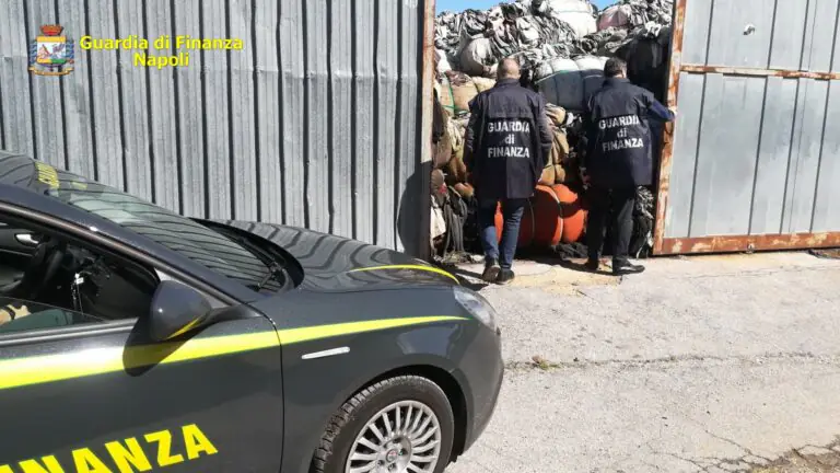 Traffico di pezze e abiti usati, 11 arresti. FOTO, VIDEO E NOMI DEI 17 INDAGATI