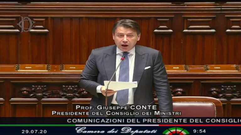 Coronavirus, Conte firma il nuovo Dpcm: ecco tutte le novità. Sport, ritorna il pubblico