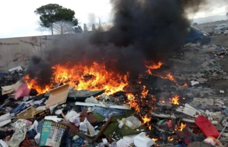 Rogo tossico sull’Appia, polizia va e scopre discarica